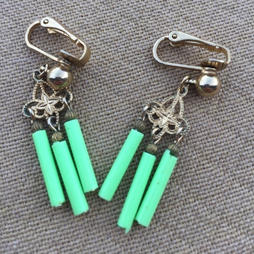 Vintage Green Dangle Earrings So Cute